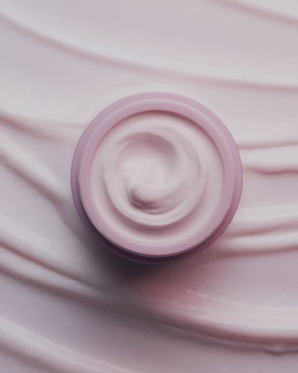 Video of 24-7 Moisture Luminous packaging, texture and application